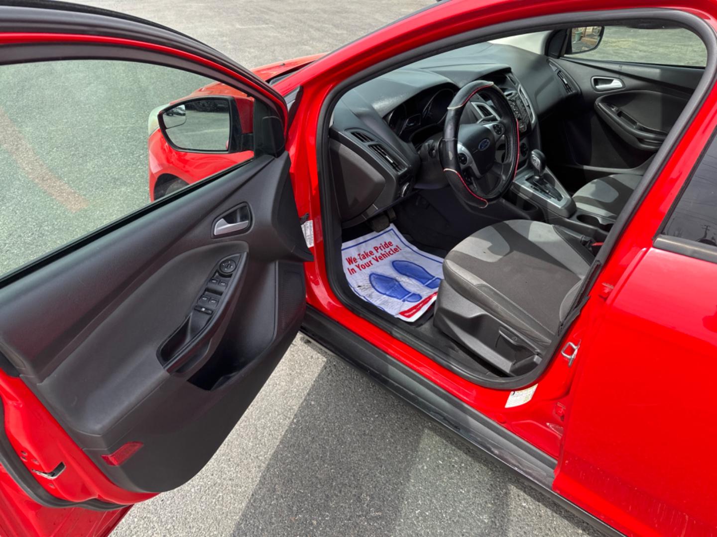 2014 Red Ford Focus (1FADP3K21EL) , Automatic transmission, located at 5700 Curlew Drive, Norfolk, VA, 23502, (757) 455-6330, 36.841885, -76.209412 - Photo#5